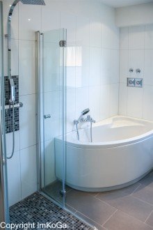 9570 Dusche u Wanne im M-Bad Diese Wohnung l�sst Herzen h�her schlagen - gro�e Balkonterrasse,Tageslichtbad, 3,5 Zimmer ca.112m�
