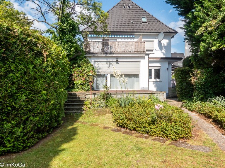 9574 R�ckansicht Marl - Alt-Marl Etagenwohnung Alt - Marl: Gro�z�gige Maisonettewohnung mit Dachterrasse und Garten sucht einen Kurzmieter !